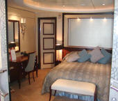 Luxury Cruise Queen Mary 2